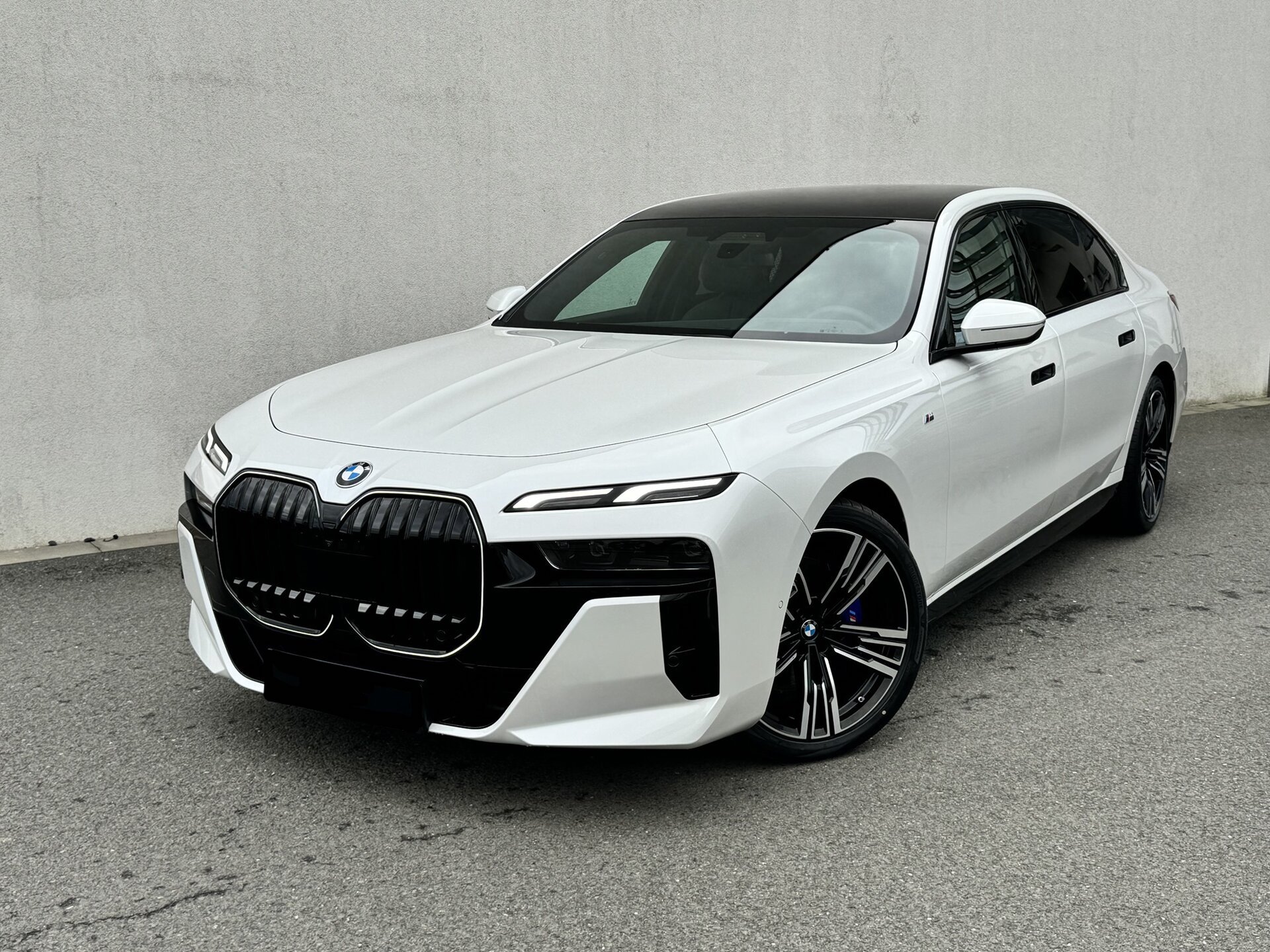 BMW 740d xDrive Msport | nové české auto | luxusní naftová limuzína | skladem | super cena | nákup online na AUTOiBUY.com